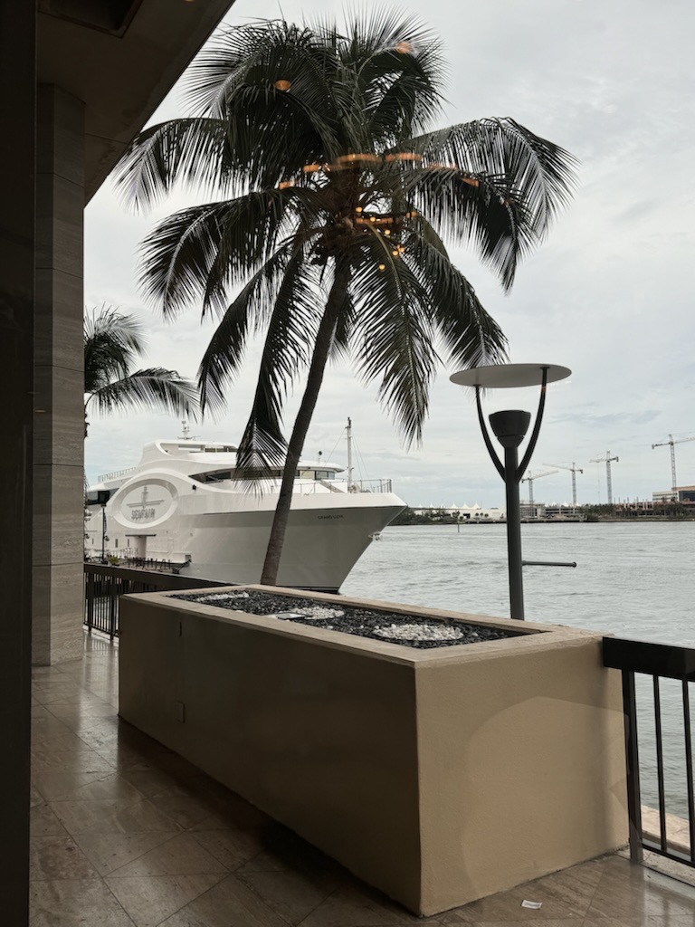 MessagepointInc's tweet image. Wrapping up a busy week of meetings at #CXBFSIEastExchange 🌴

Customer communications is an integral part of #CX and @MessagepointInc enables business users to deliver a hyper-personalized experience to their customers while being compliant.

#customercommunications #CCM #CXM