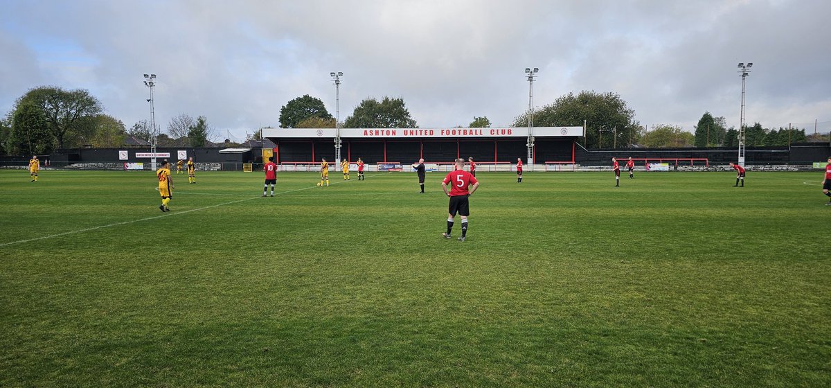musfc's tweet photo. Great performance by the team this morning with a 5-2 win over Rochdale Supporters. Big thanks to @RochdaleS_FC for the game and massive thanks to @AshtonUnitedFC for the use of their stadium.
@IFALatest #mufc #manutd https://t.co/8aY8Wbl7sM