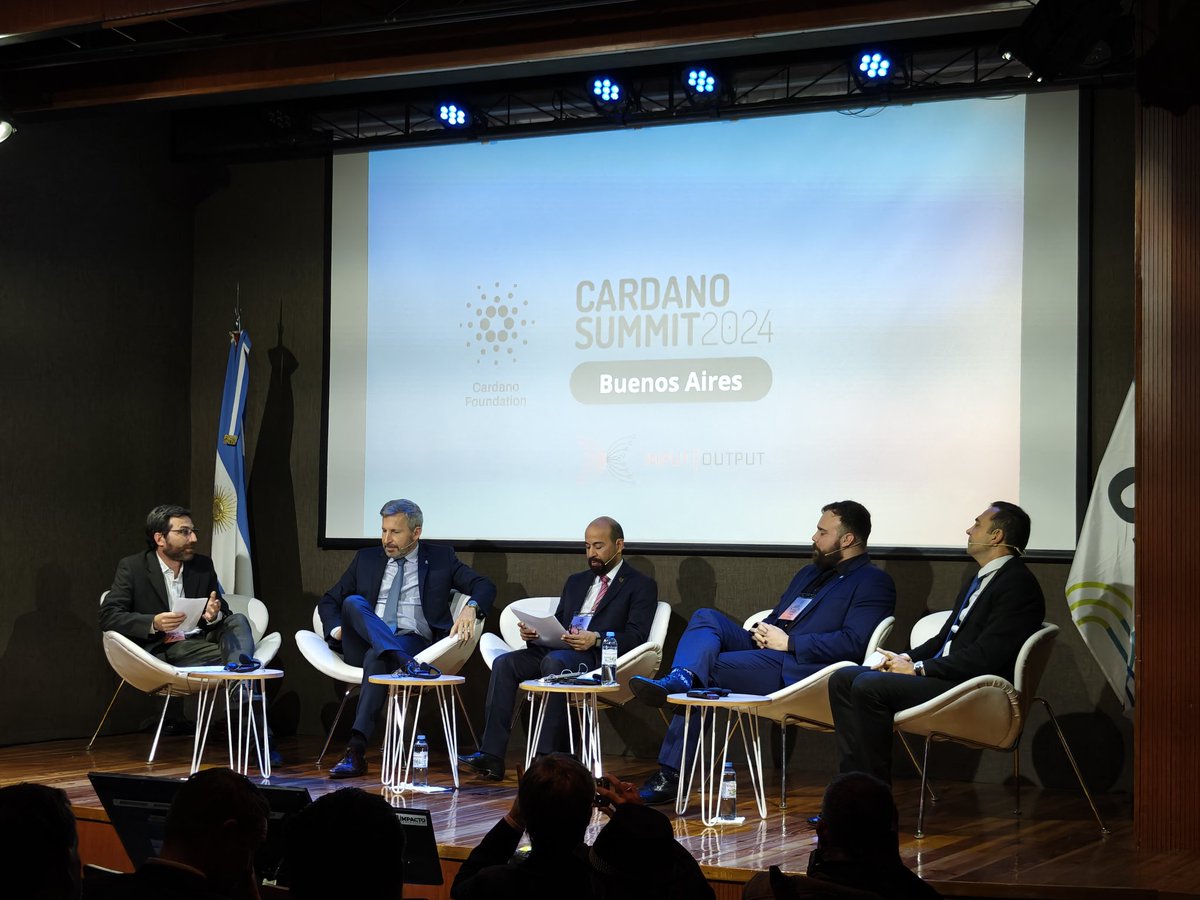 Así arranca la adopción de #Cardano a nivel gubernamental; un debate entre un Gobernador 🇦🇷, un Embajador 🇦🇪 y un Secretario de Estado 🇦🇷. Por más Blockchain para una 🇦🇷 del siglo XXI, eficiente, transparente y al servicio de sus ciudadanos!