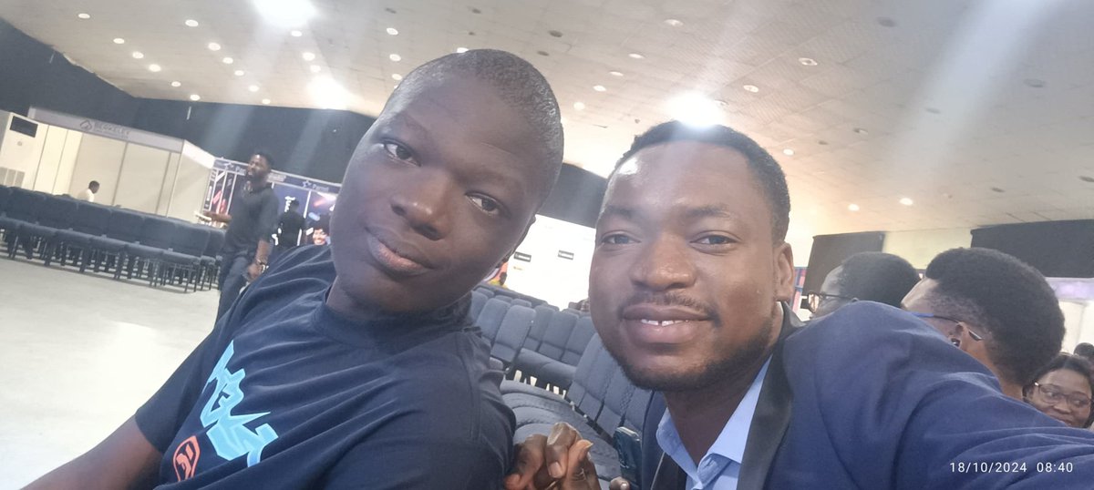 de__techie's tweet image. Hey guys 

I'm live here at #dataf