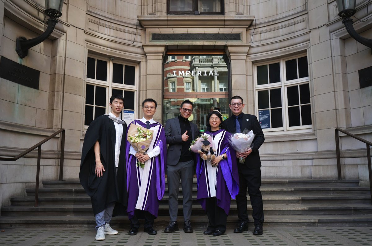 gyangMedIA's tweet image. Recently turned down industry offers—big salaries💰—because nothing beats seeing my students succeed 🎓📚.

Proud of them, and they’re already surpassing me at their stage 👏🌟.

Remember: You’re exactly where you need to be. No rush—be happy 😊, and you’ll hit that buzzer! 🎯🚀