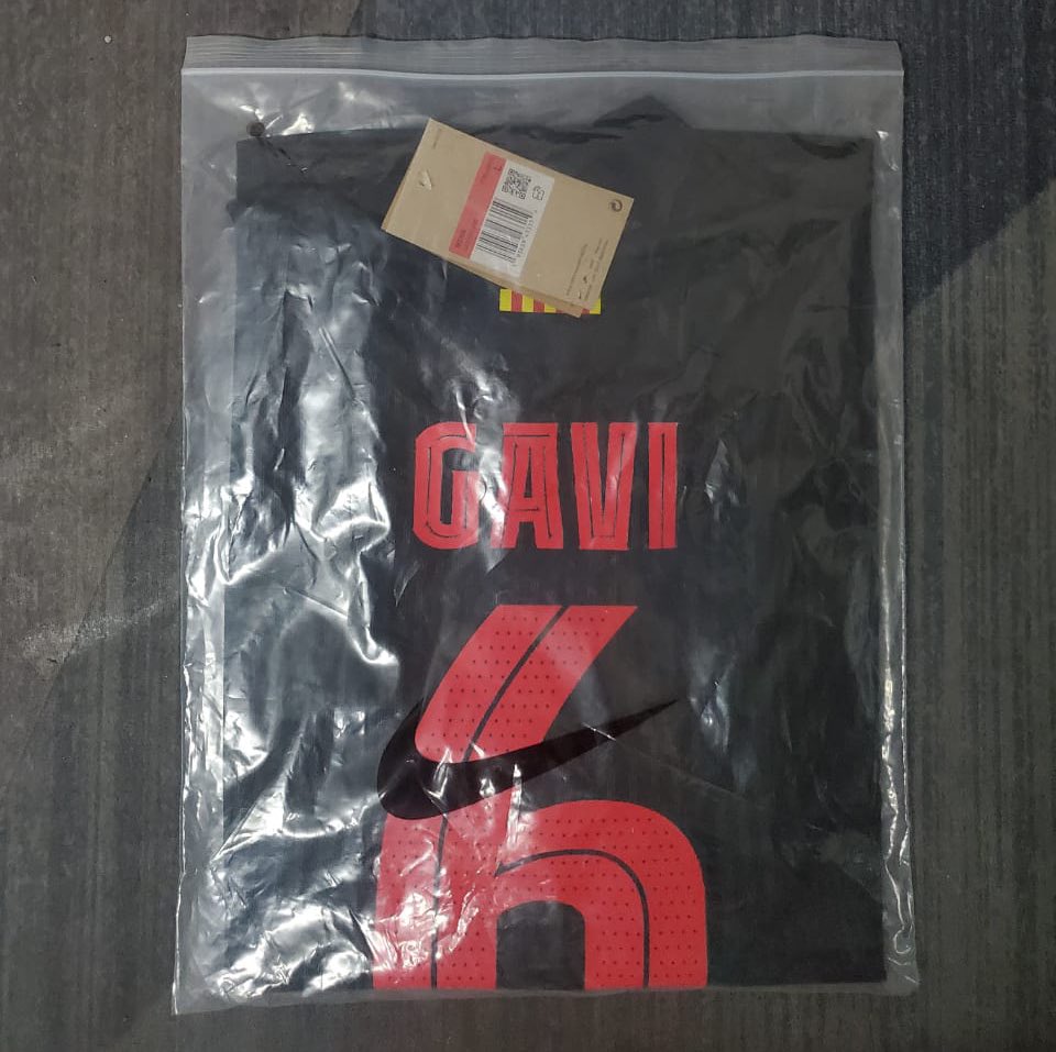 Somhiserem_fcb's tweet photo. 🎁 Sorteo de la camiseta de Gavi para celebrar su vuelta  entre todos los que den RT + FAV a este tweet y nos sigan. 

✅ RT + FAV + Follow 

+ % Mencionar a un amigo 

✈️ Envío internacional gracias a @TWairshop https://t.co/0bPHZMzjnQ