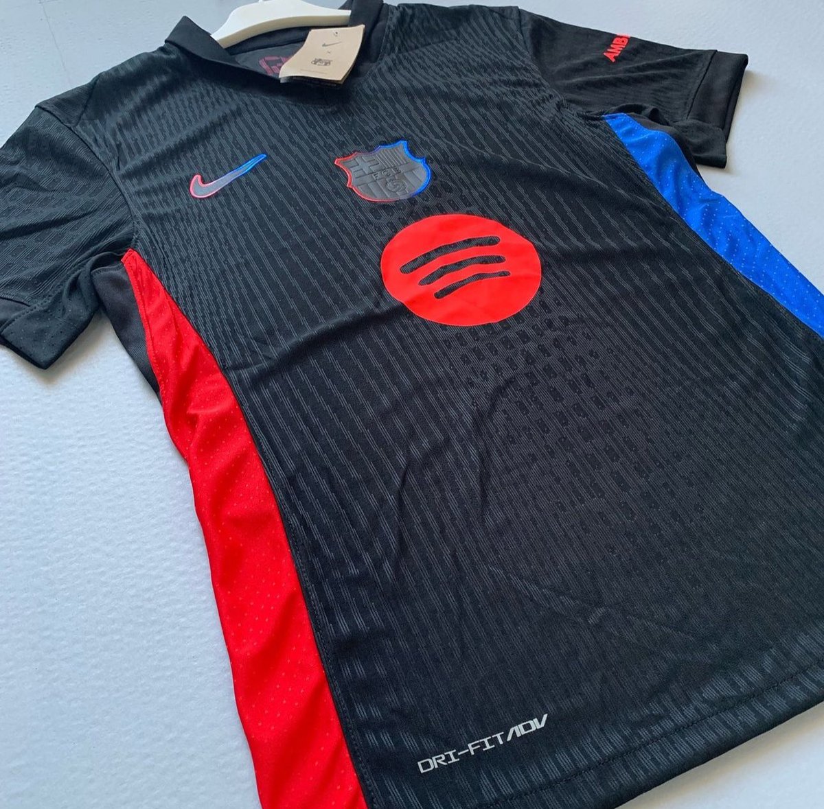 Somhiserem_fcb's tweet photo. 🎁 Sorteo de la camiseta de Gavi para celebrar su vuelta  entre todos los que den RT + FAV a este tweet y nos sigan. 

✅ RT + FAV + Follow 

+ % Mencionar a un amigo 

✈️ Envío internacional gracias a @TWairshop https://t.co/0bPHZMzjnQ