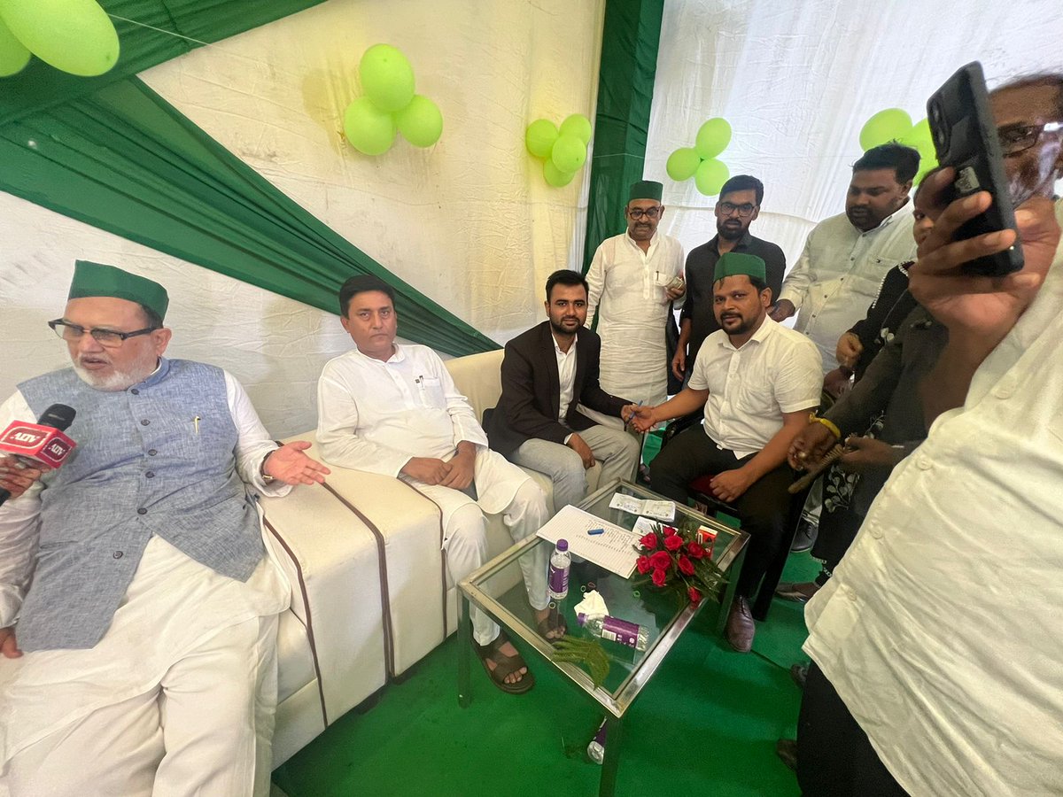Nabilraza11's tweet photo. Attended a program with Janab Abdul Bari Siddiqui former Finance Minister and a prominent mass leader from Bihar. We had a fruitful discussion on the Waqf Amendment Bill and other socio political issues. https://t.co/6MtkYzBoBw