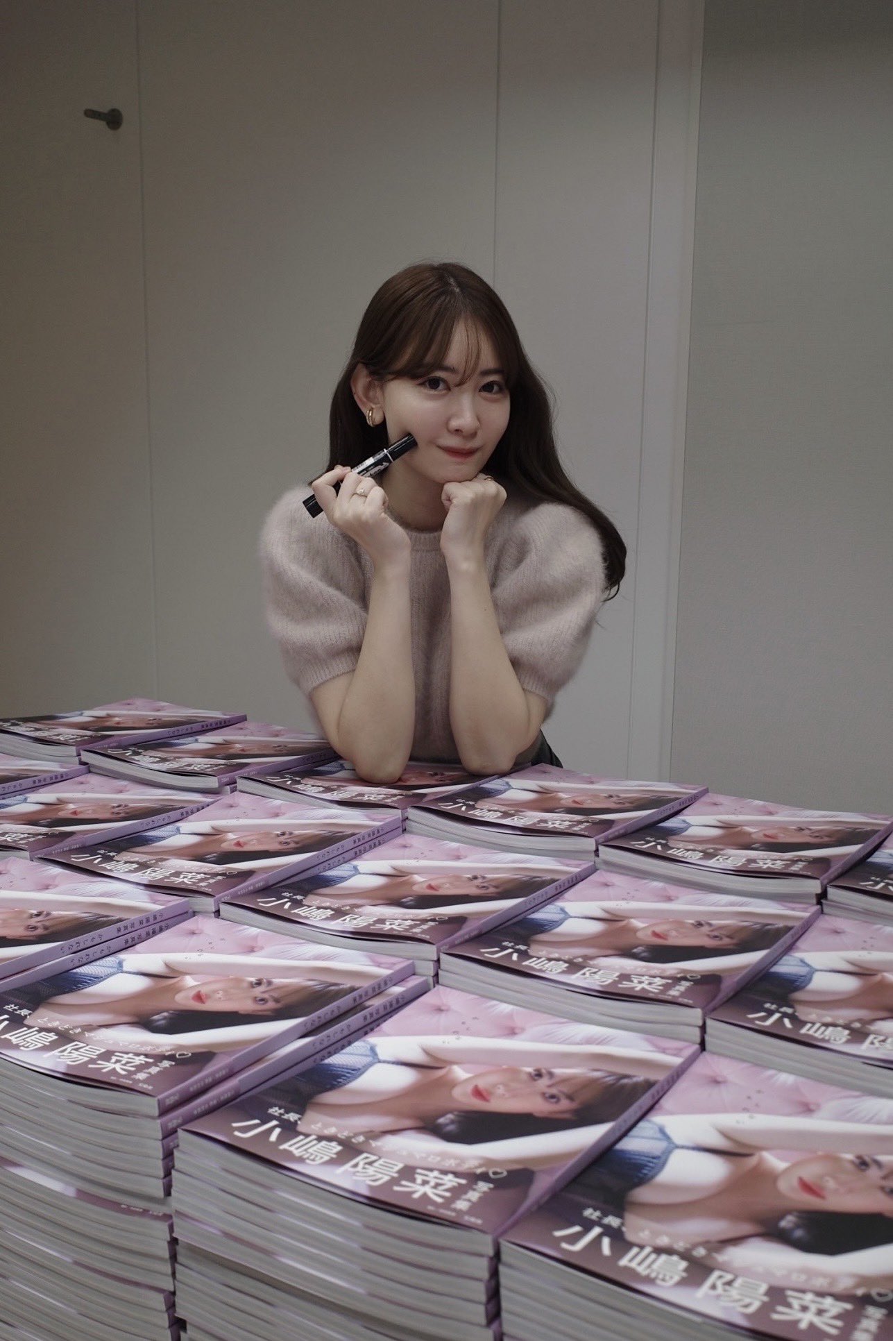 どうする? 小嶋陽菜写真集　サインカード付き　こじはる Amazon.co.jp: 元AKB48 小嶋陽菜 写真集「どうする？」 封入特典