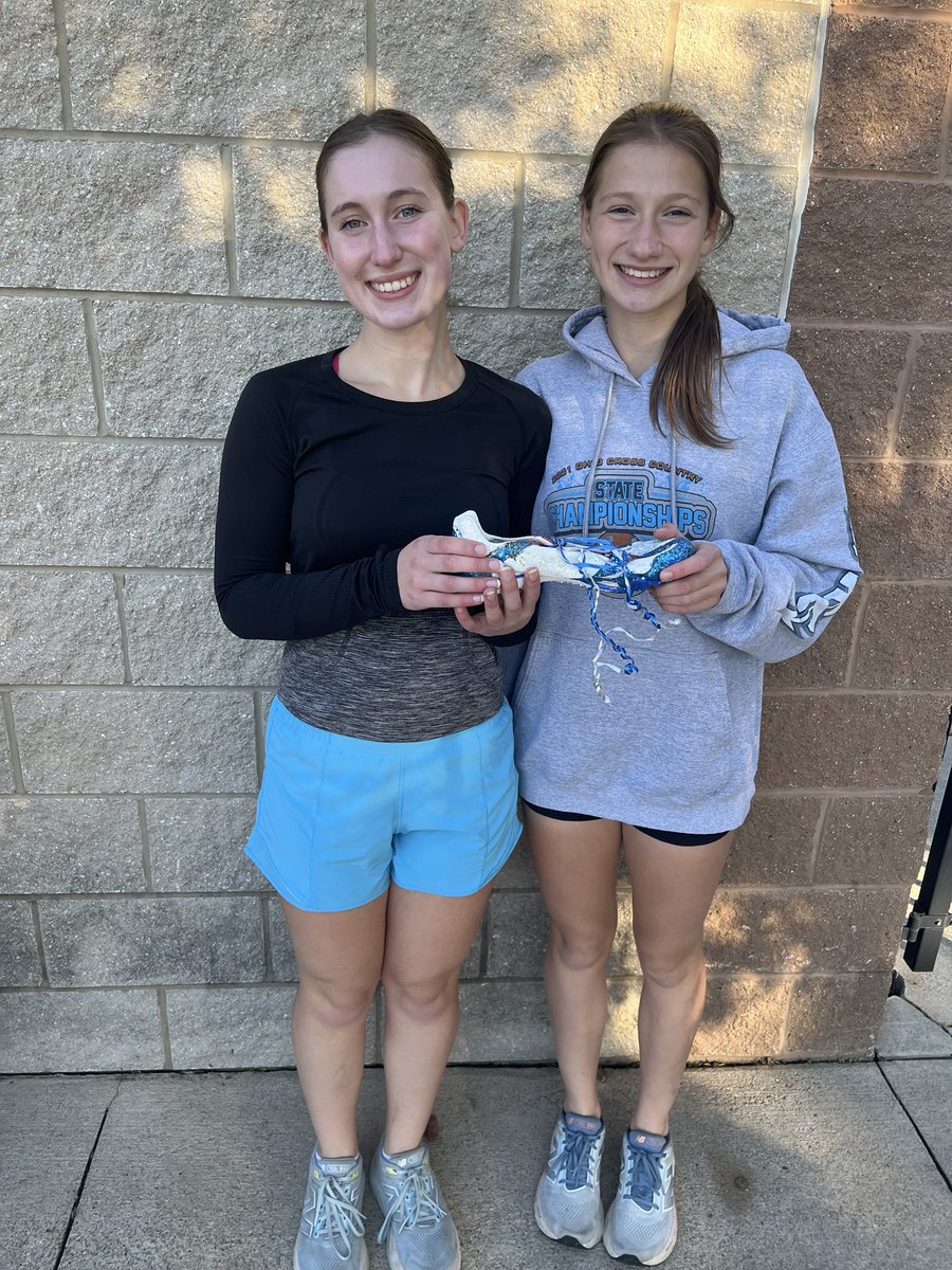 ScottSynder1's tweet photo. BAY GIRLS XC / BLUEWHITE SPIKE AWARD WINNERS 
Lena and Nolie Piktel for great leadership and great performance at the CWC Championship last week! https://t.co/cyFnhS44Nq
