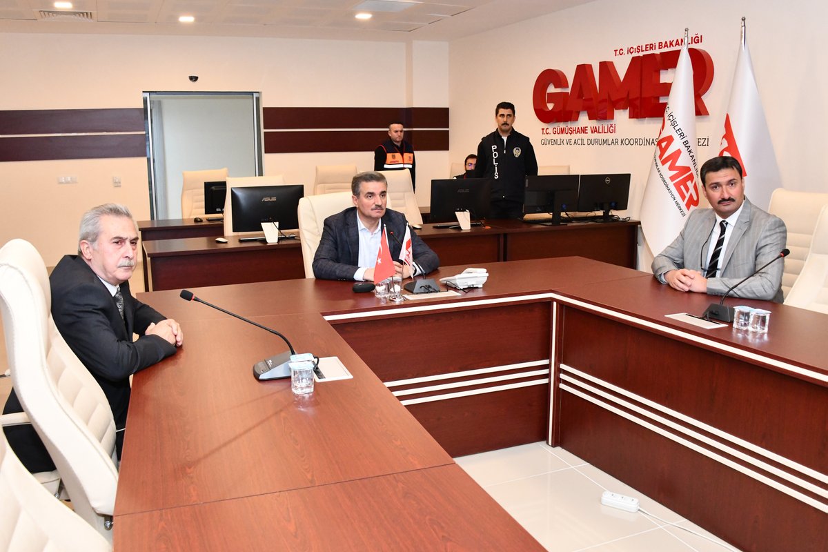 🇹🇷 Valimiz Aydın Baruş, 112 Acil Çağrı Merkezi ve Güvenlik ve Acil Durumlar Koordinasyon Merkezi’ni (GAMER) ziyaret etti.

📞 Ziyaret sırasında 112 Acil Çağrı Merkezi Müdürü Aytekin Okur ve GAMER Müdürü Mustafa Erdoğan’dan yapılan çalışmalar ve kurum faaliyetlerinin