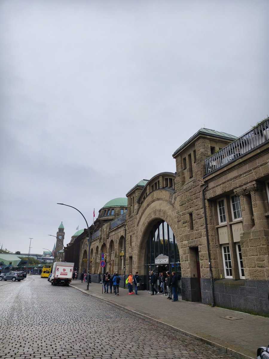 SamuelZhou64's tweet photo. Early morning stroll through the streets of Hamburg, where Germany's history and modernity blend perfectly. From the grand St. Michael's Church to the unique Elbe Tunnel, and the charming views of the harbor, every corner of Hamburg is full of surprises and fascination. https://t.co/8kqKlgMVIQ