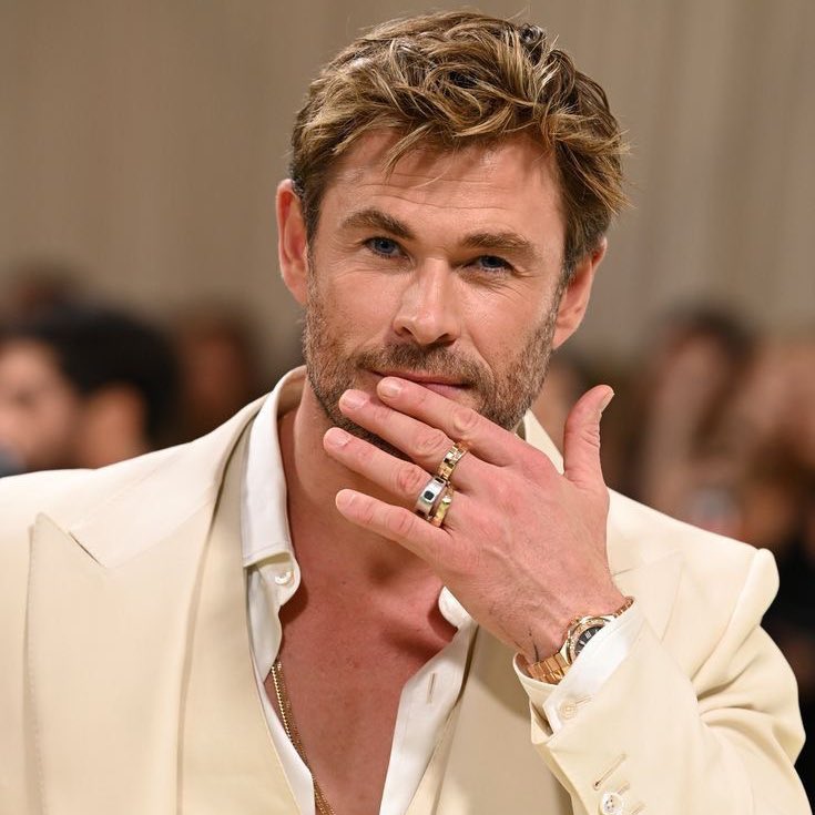 cinebreakfr's tweet photo. L’acteur Chris Hemsworth serait pressenti pour jouer le rôle du Prince Charmant dans le film en live-action de Disney. https://t.co/xJLKl2V8MD