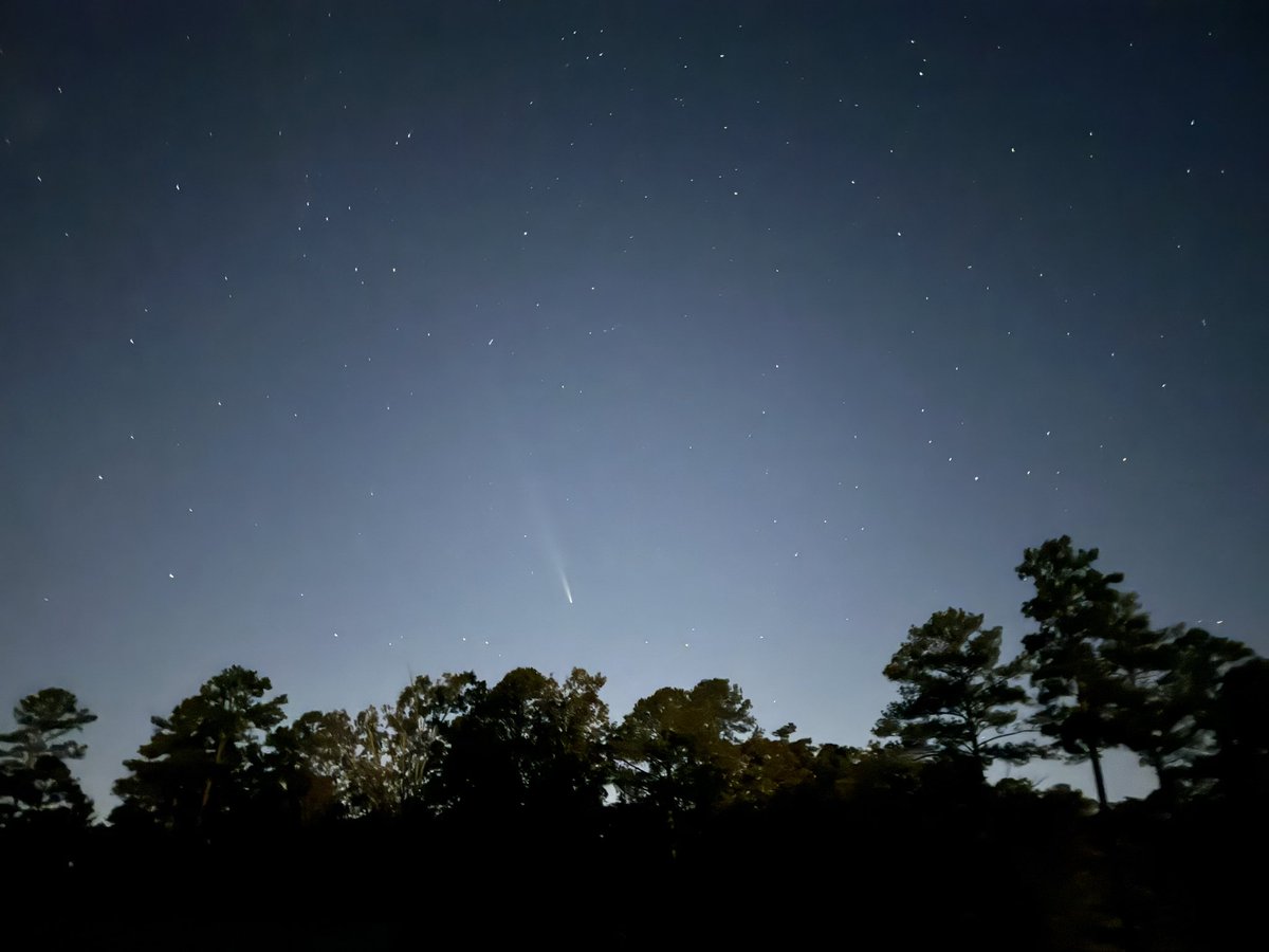 CharlieMewshaw's tweet photo. Comet Watchin’ while camping. https://t.co/wKXHaaiW2e