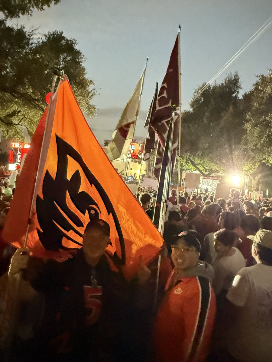 CoachCanfield's tweet image. Waiving the @thedamflag  at @CollegeGameDay representing @OregonState 

Let’s get this party started. Look for that beautiful orange flag flying proud on Gameday!

Go Beavs