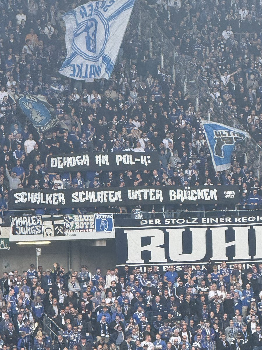 runnertobi's tweet photo. Schalke mit der perfekten Reaktion auf die Dehoga-Anfrage der Polizei Hannover. #H96S04 https://t.co/mlAdGiV8md