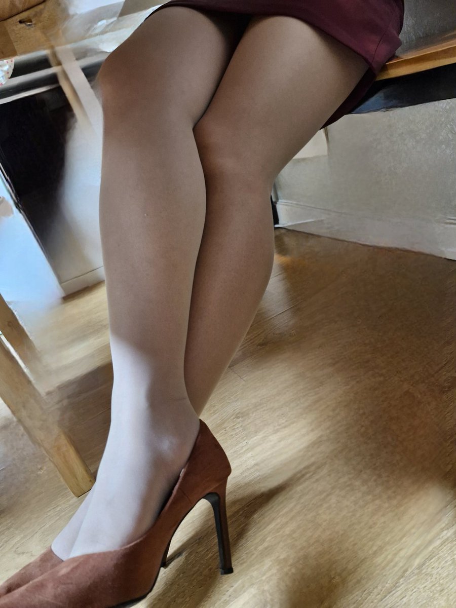 애들도 없고
대구 가고싶었는데.... 
와이프 그날이라 집에서 짠~

#스타킹 #포항부부 #부부만남 #미니스커트
#소프트 #관클 #하이힐 #불토