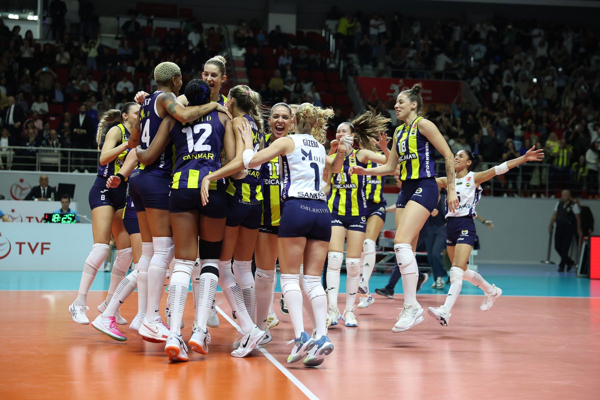 Temmzvolley's tweet photo. 🇹🇷Fenerbahçe Medicana, lige set kaybetmeden 3'te 3 ile başladı

       FENERBAHÇE 3-0 KEÇİÖREN

#SultanlarLigi https://t.co/YwYM3oCAM3