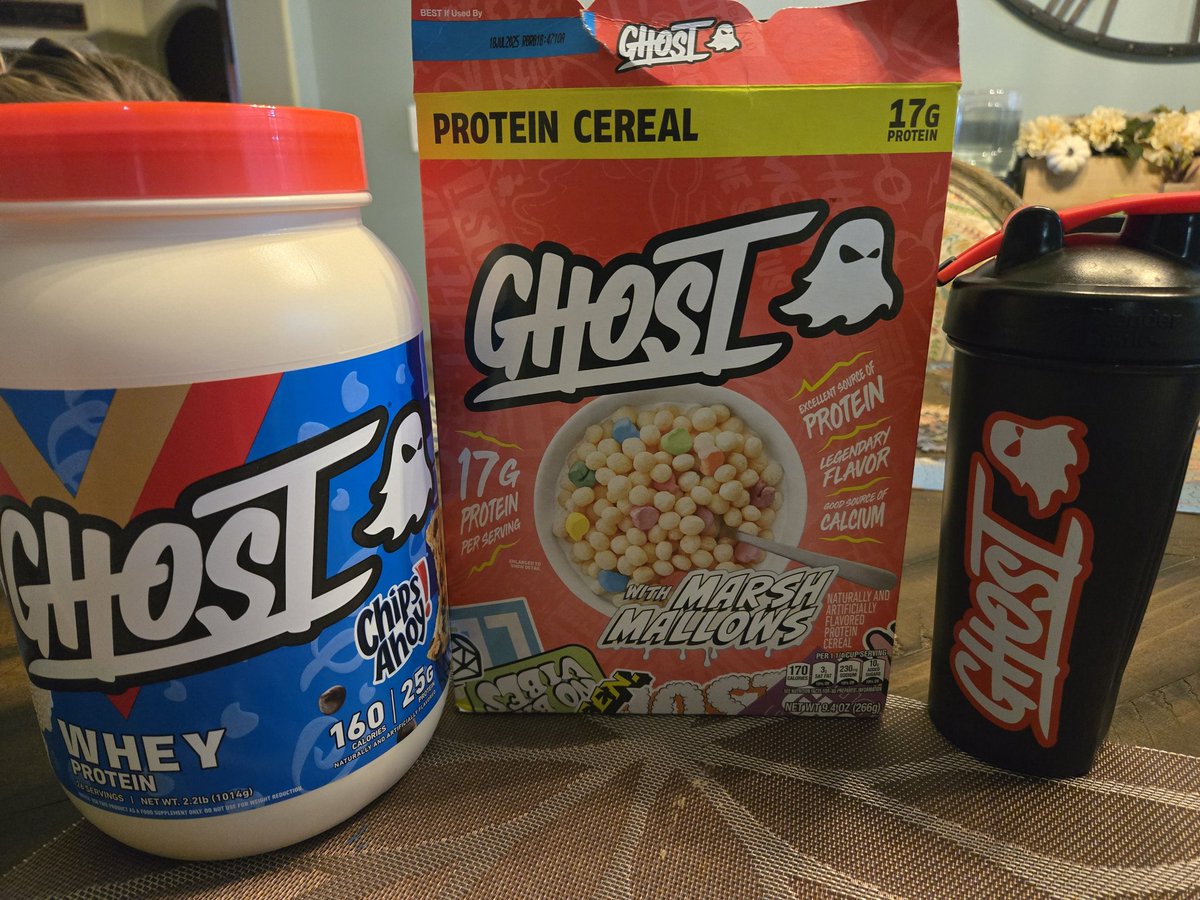 ChefLethalPlays's tweet photo. Not paid to say this (but would be happy to be!) but this combo was really good.
Mixed the protein with some oat milk and used it in the cereal. 10/10 will do again @GhostLifestyle https://t.co/Im9uMlcMe3