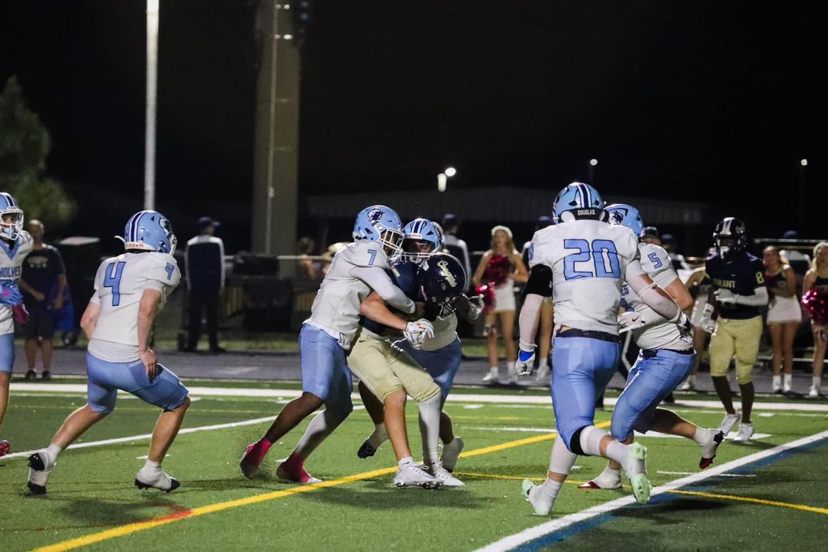 coachmreece's tweet photo. Run and Hit!! ๐บ #BeatMiddleton #FTC #NonNegotiable @NewsomeWolvesFB https://t.co/ooH7hU1XOW