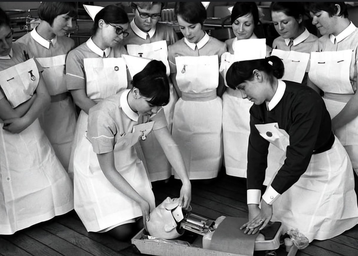 🏥1970🏥

Student nurses at Wigan Infirmary being educated in BLS 

CPR was initially introduced in 1960 and remains a vital skill to hold

Are you up to date with your BLS? ILS? ALS? 

Book now with the resus education team or our cascade trainers ❤️

#RestartAHeart