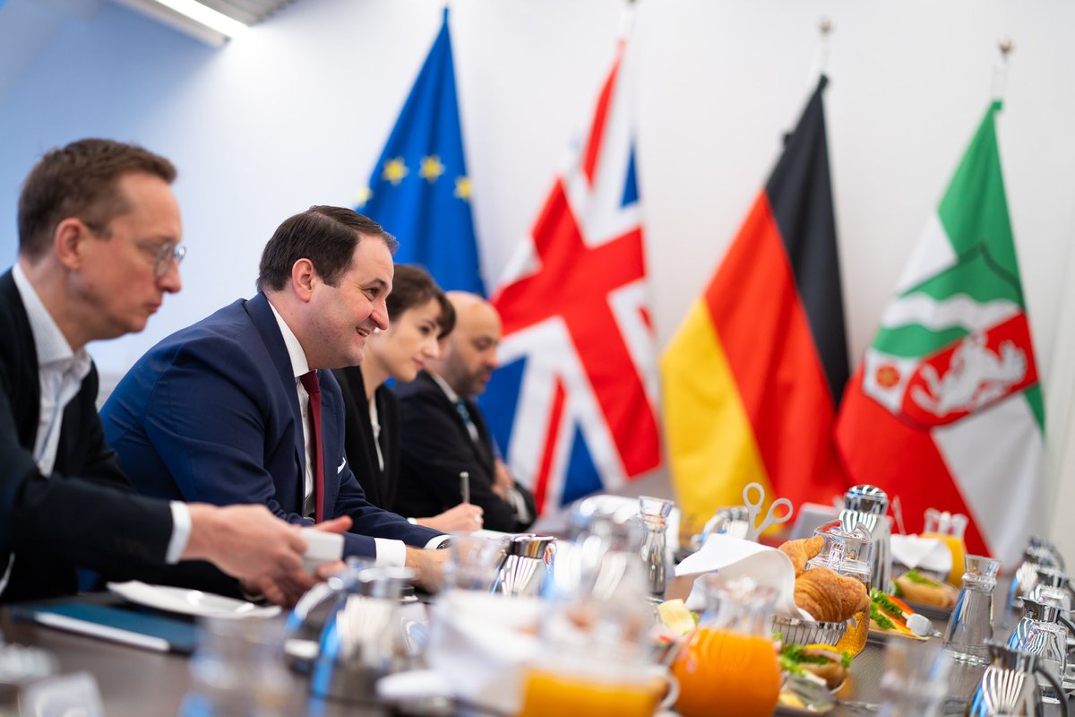 MBEIM.NRW (@mbeimnrw) on Twitter photo „Enge 'Freundship' unter Metropolregionen 🇬🇧: Die Partnerschaften von @rvr_ruhr und @business_ruhr mit <a href="/greatermcr/">Greater Manchester Combined Authority</a> sind ganz konkrete Paradebeispiele der täglich gelebten Zusammenarbeit zwischen NRW & UK“, so Minister <a href="/n_liminski/">Nathanael Liminski</a> im Gespräch mit <a href="/MayorofGM/">Mayor of Greater Manchester</a> Andy Burnham. „Enge 'Freundship' unter Metropolregionen 🇬🇧: Die Partnerschaften von @rvr_ruhr und @business_ruhr mit <a href="/greatermcr/">Greater Manchester Combined Authority</a> sind ganz konkrete Paradebeispiele der täglich gelebten Zusammenarbeit zwischen NRW & UK“, so Minister <a href="/n_liminski/">Nathanael Liminski</a> im Gespräch mit <a href="/MayorofGM/">Mayor of Greater Manchester</a> Andy Burnham.