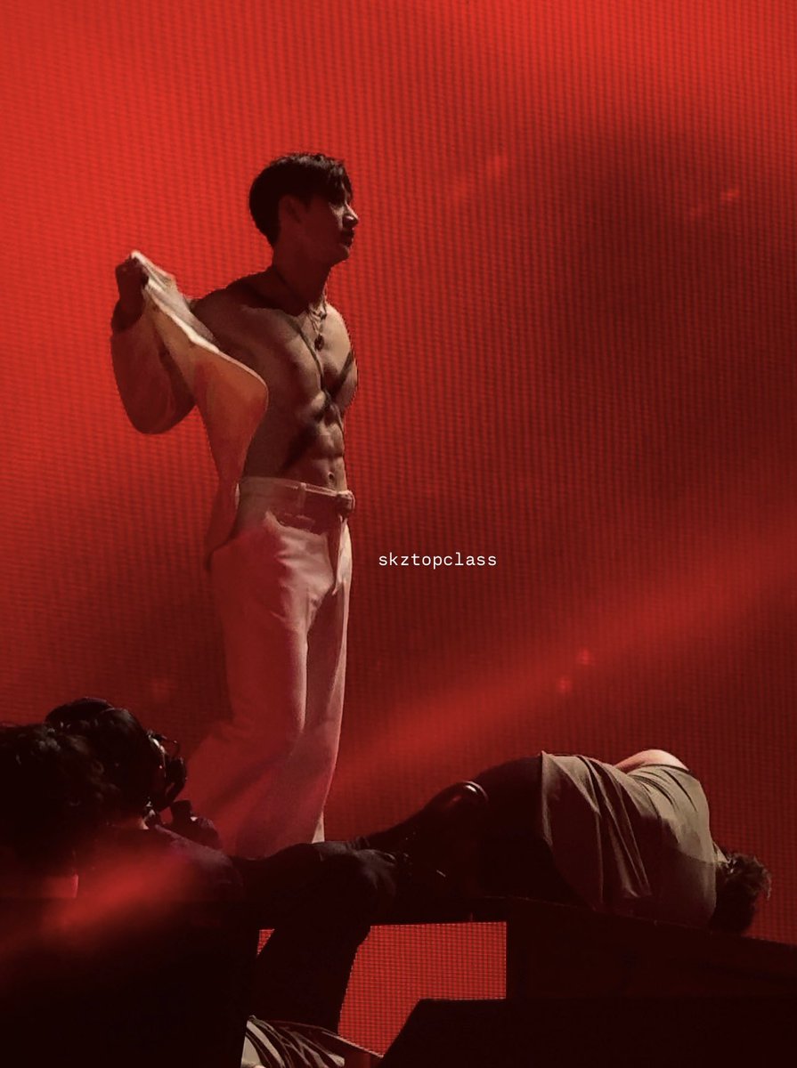 namchanhyung's tweet photo. THIS PICTURE ?!? OMFG BANG CHAN YOU'RE DIVINE https://t.co/dMNvv4z2E6