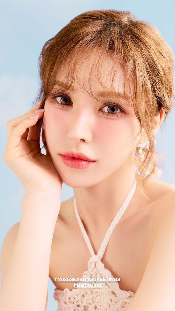 sonwndy's tweet photo. Apparently, 2025 is coming soon? That’s how you know, Red Velvet’s 2025 Season’s Greeting is also coming! https://t.co/eIwV2fXyLU