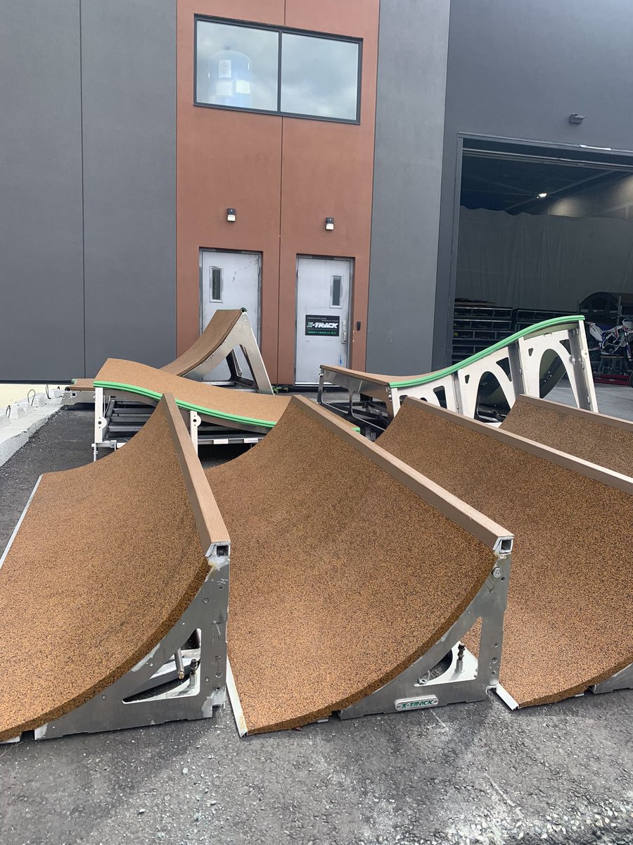 ✅ Ça commence à sentir l’annonce d’une tournée X-Track! Espérant qu’un des road case du groupe Kiss nous portera chance!🤞
———————————//————
✅ It’s starting to look like the announcement of an X-Track tour!

Hoping that one of the Kiss group's road cases will bring us luck!🤞