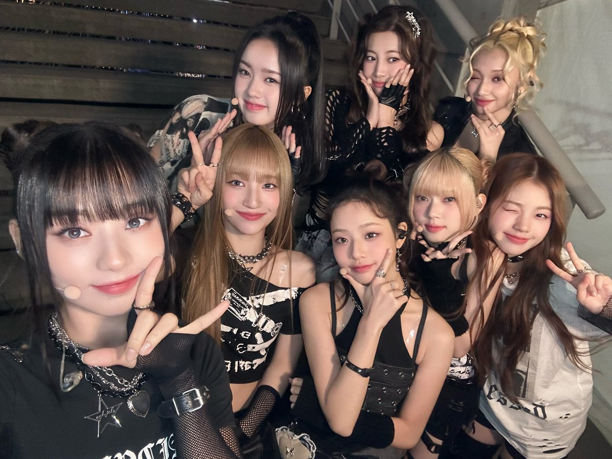 [📸]

#241019

✔ 2024 드림콘서트 30th DREAM CONCERT 완료🌟

유니스의 첫 드림콘서트‼️
엡떠와 함께해서 더 재밌게 즐길 수 있었어요🖤 
너무 고맙고 사랑해요🤍
(+미니 팬미팅도 너무 재미있었다🍀)

#UNIS #유니스
#UNI_Story