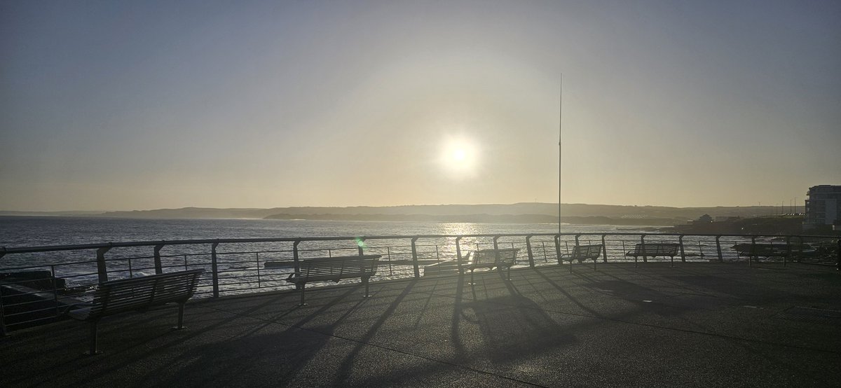 jimmyunited1's tweet photo. What a gorgeous morning in #Portrush. Have a great day folks. Look out for each other and #benice
#someplace
@MonaFriel @LiamGoodfellas @jimbolee12 @WeatherCee @angie_weather @WeeRosie27 @eoinfriel_ @JAGBARR @herobelfast https://t.co/SgwLzjRegP