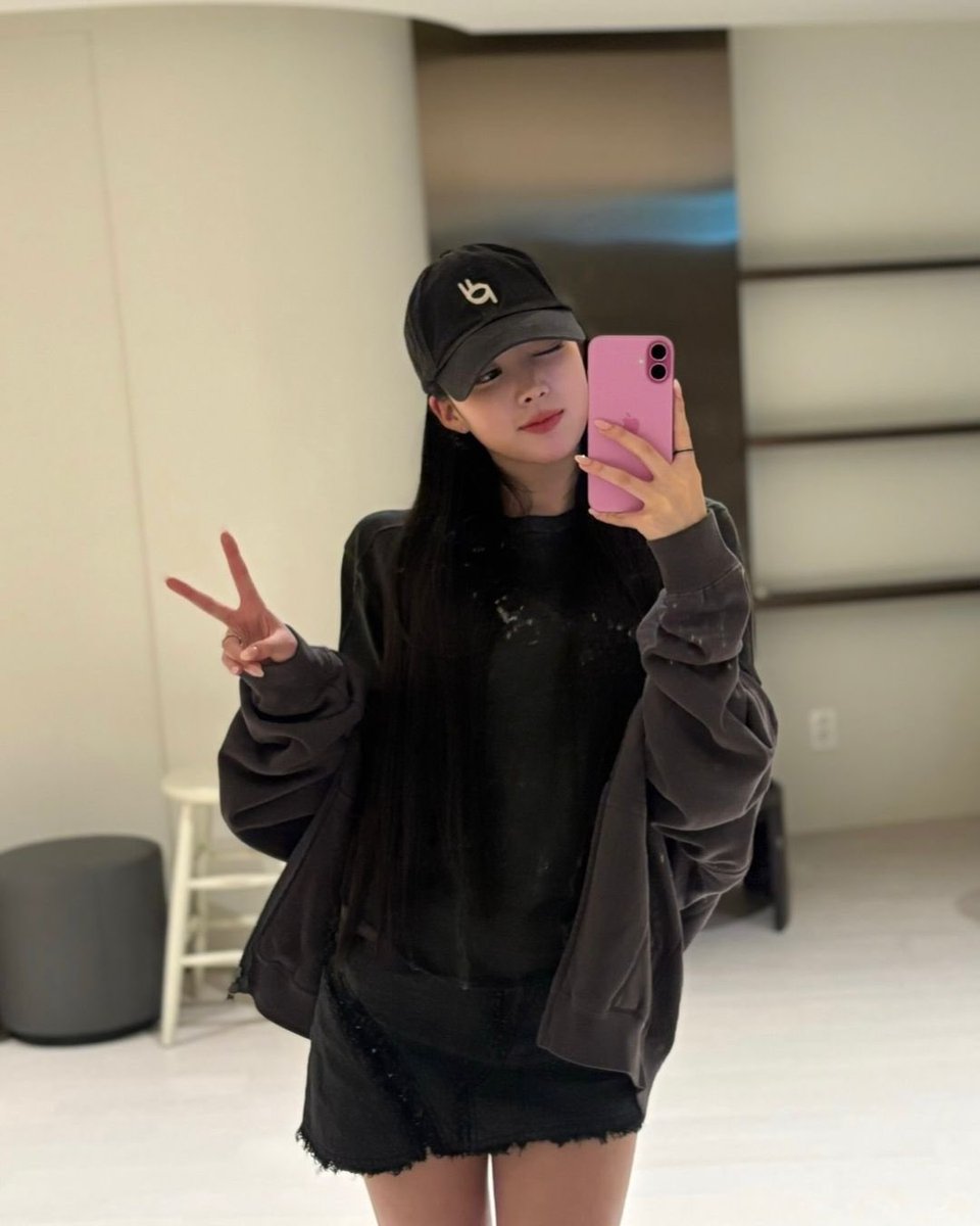 Missing my cat🫶🏻😭

#NARIN #MEOVV