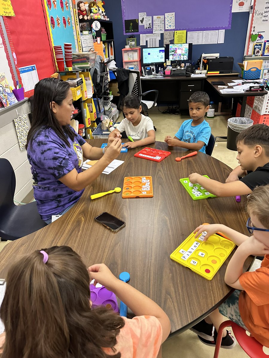 lisa_carrasco1's tweet image. Way to Go 1st grade Knights @NISDMireles #blending #decoding #encoding 🙌🏽🫶🏼@mrsLHernandez @oscardjimenez2