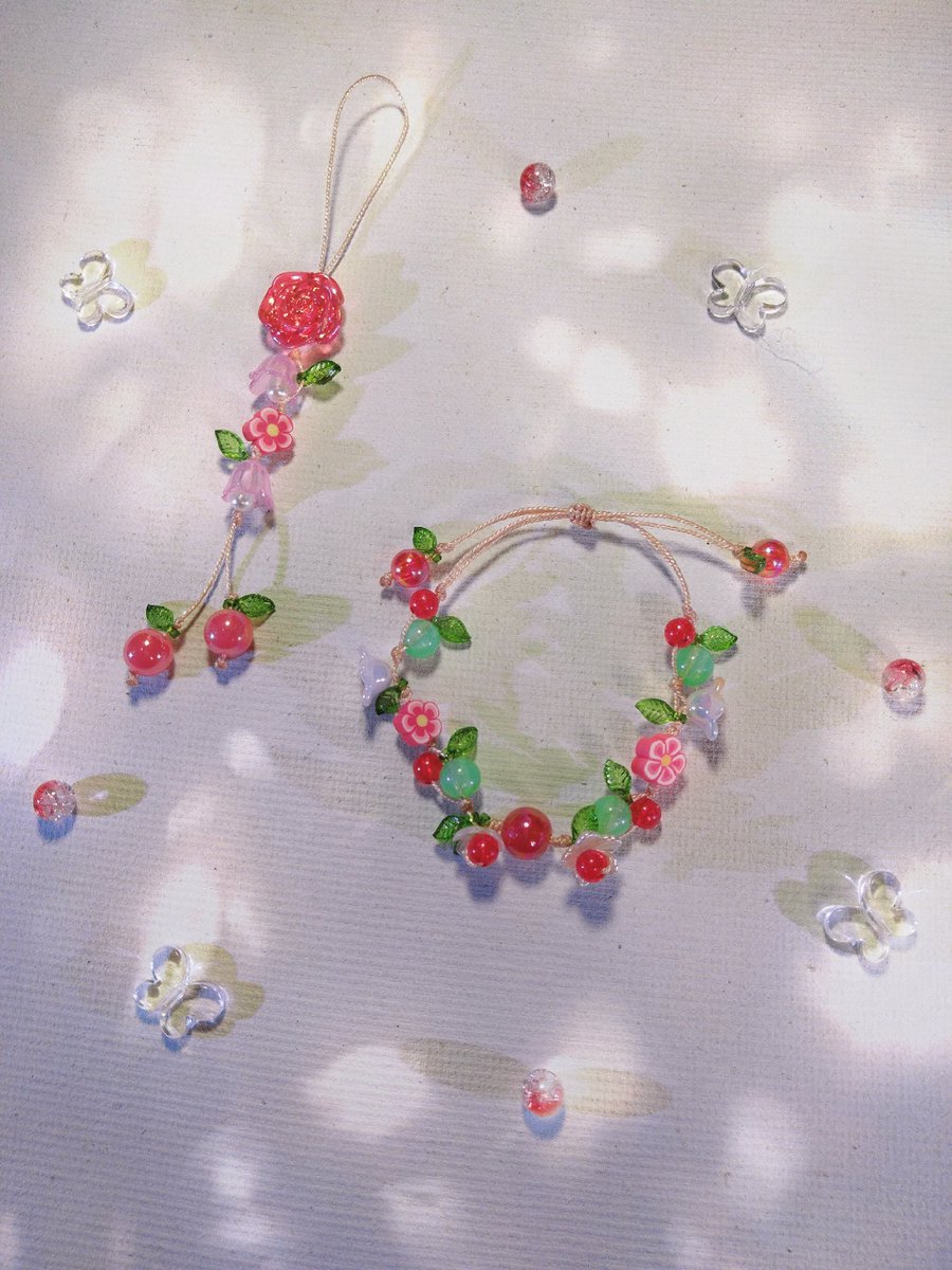 xuan_ryuu's tweet photo. weekend rehat dulu dari kegiatan jahit menjahit kostum cosplay sambil ngerjain commission strap phone & bracelet
#gelangserut #taligiok #gelangmanik #beadsjewelry #beadsbracelets #craft #strapphone #accessories https://t.co/wqLXTLGinb