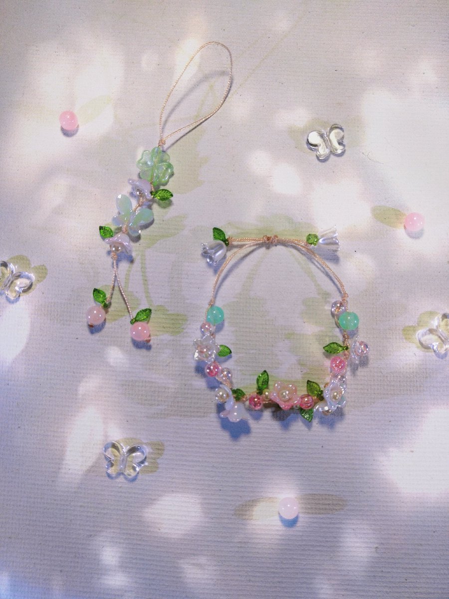 xuan_ryuu's tweet photo. weekend rehat dulu dari kegiatan jahit menjahit kostum cosplay sambil ngerjain commission strap phone & bracelet
#gelangserut #taligiok #gelangmanik #beadsjewelry #beadsbracelets #craft #strapphone #accessories https://t.co/wqLXTLGinb