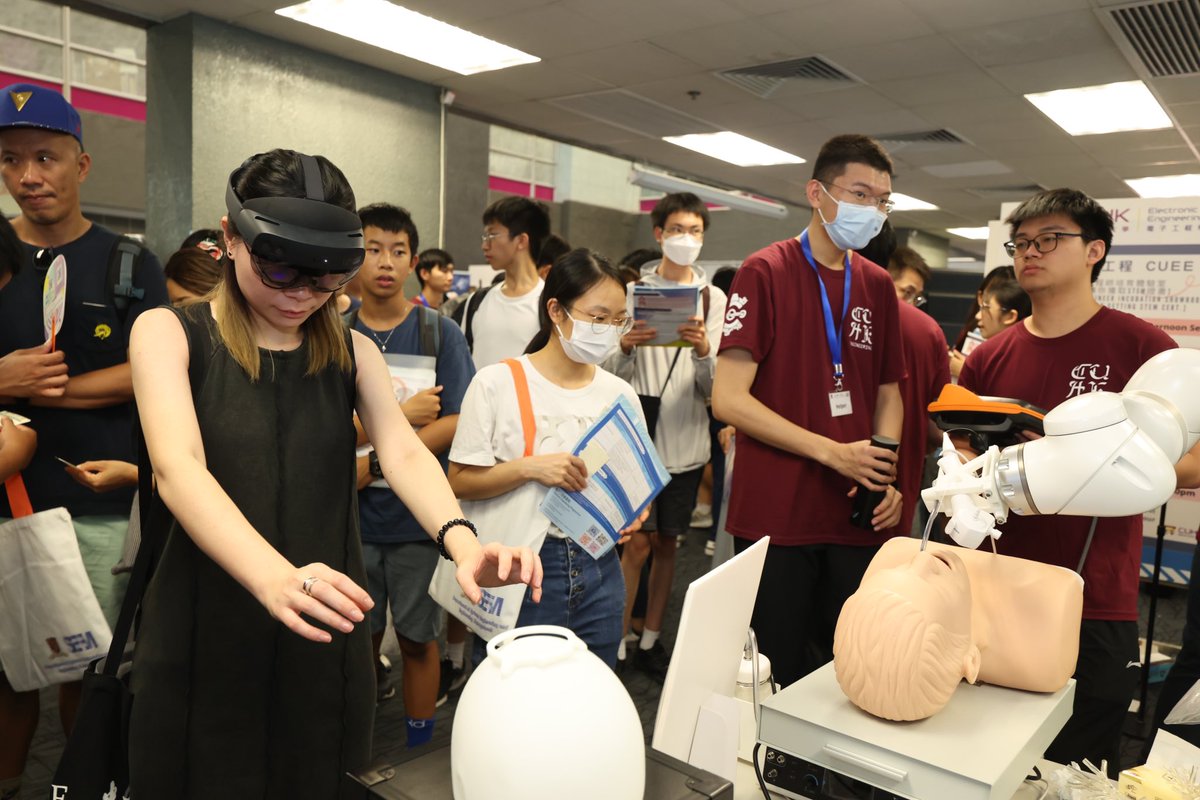 CUHKofficial's tweet photo. CUHK hosted its #InformationDay for Undergraduate Admissions today (19 October), welcoming over 60,000 visitors, including secondary school teachers, students and parents, the event features multiple admission talks and exhibitions. Details: https://t.co/azcinKKrLF https://t.co/lagToxyzLe
