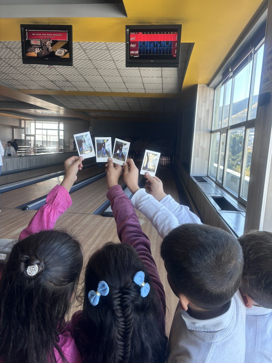 handeizmmm1's tweet photo. Okuma yarışması sonrası bir küçük bowling meselesi 🎳 @ayamapaslanmis https://t.co/tJWUGCIbUO