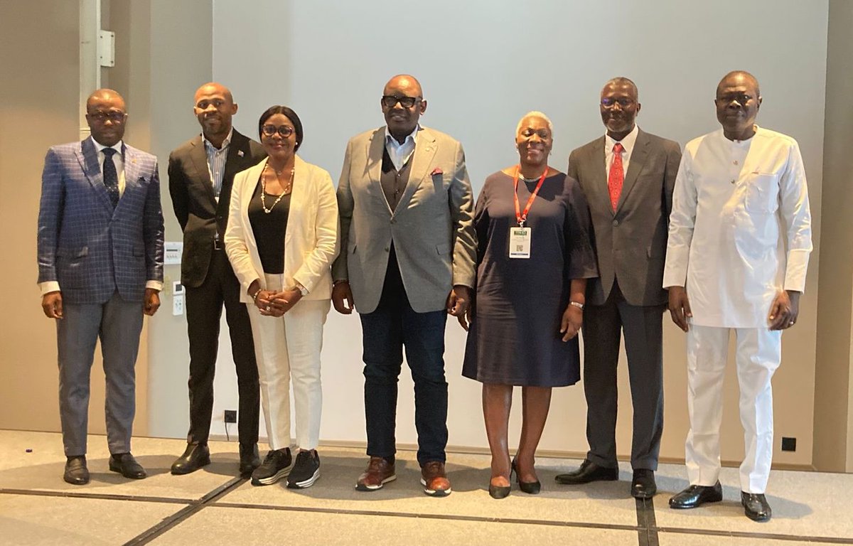 RebrandingAF's tweet photo. #RAF2024 Clôture de la session Masterclass

"Merci aux orateurs pour la qualité des interventions et du contenu proposé. [...] la Masterclass fera dorénavant partie des prochaines éditions du RAF. " - @PauleReneeEtogo, Déléguée Générale, #RAF

#RAF10ANS #BuildingAfricaTogether https://t.co/RHOh4xoNJk