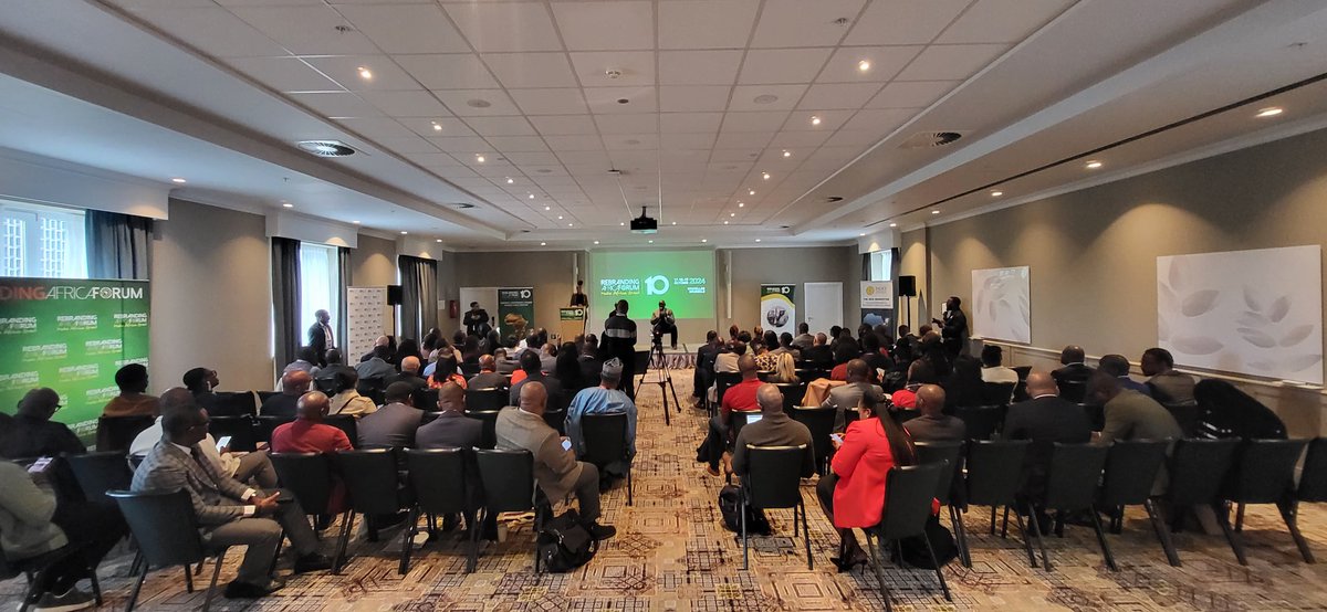 RebrandingAF's tweet photo. #RAF2024 Clôture de la session Masterclass

"Merci aux orateurs pour la qualité des interventions et du contenu proposé. [...] la Masterclass fera dorénavant partie des prochaines éditions du RAF. " - @PauleReneeEtogo, Déléguée Générale, #RAF

#RAF10ANS #BuildingAfricaTogether https://t.co/RHOh4xoNJk