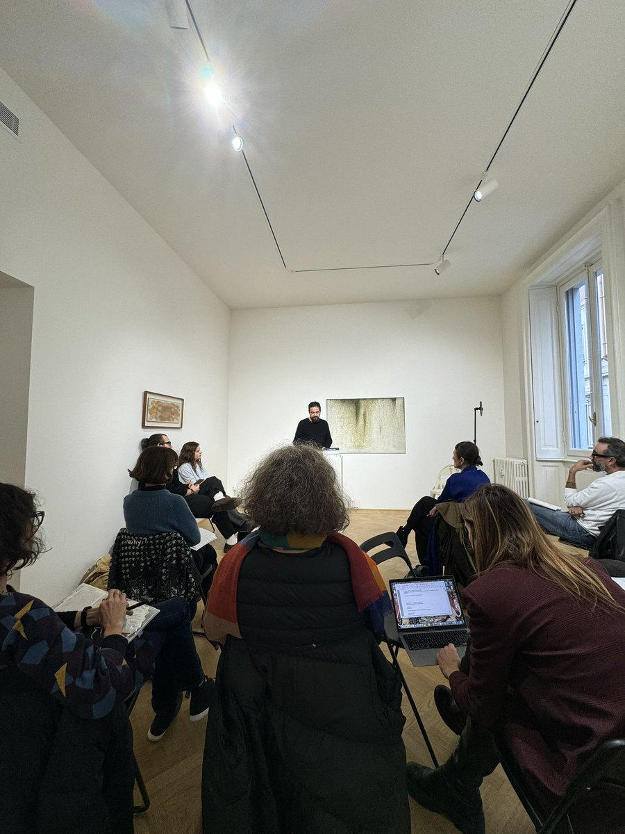 Scrivere d’Arte.
Oggi in galleria, con #StefanoValenti
<a href="/Bettibu7/">ElisabettaBucciarelli</a> 
#StudioGariboldi corso Monforte 23, #Milano
#corsoscrittura
#arte