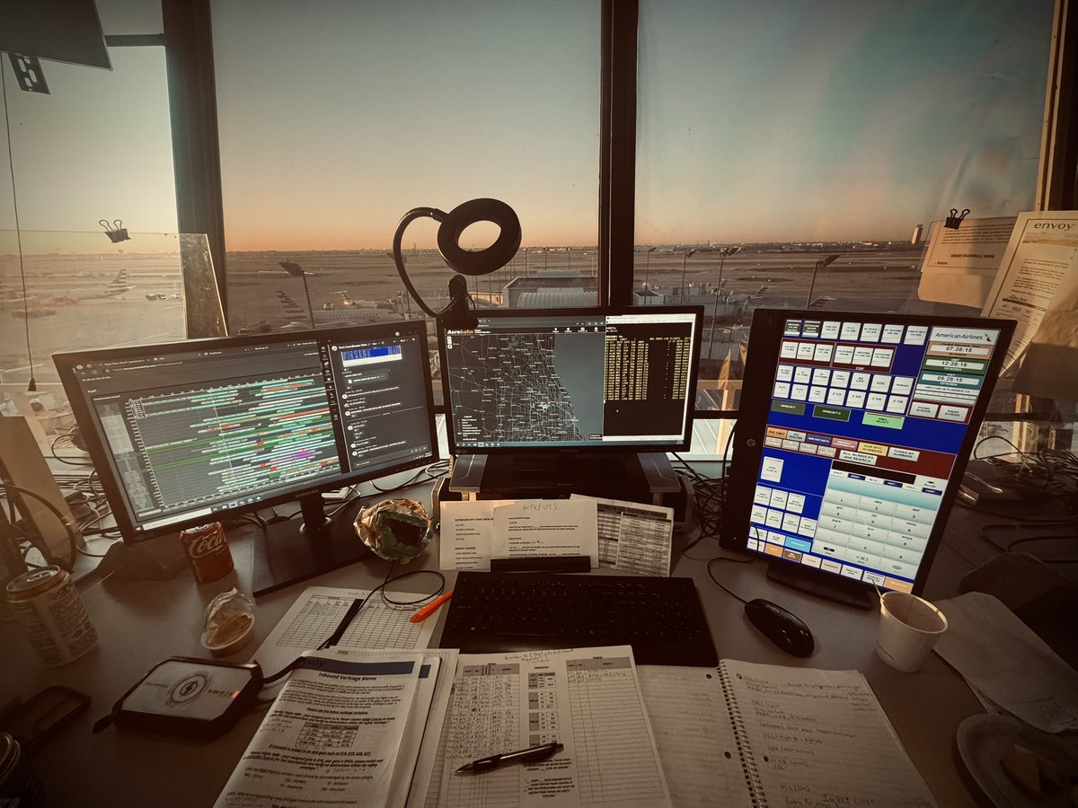 3PointStansPod's tweet photo. Itβs my FRIDAY AYYYYEE!!! 4 DAYS ON 3 DAYS OFF SCHEDULES FOR THE W!!! ππΎ
#AIRLINELIFE #TOWEROPERATIONS #AIRPORT #OHARE #CHICAGO #FLIGHT https://t.co/0chrPOVlTM