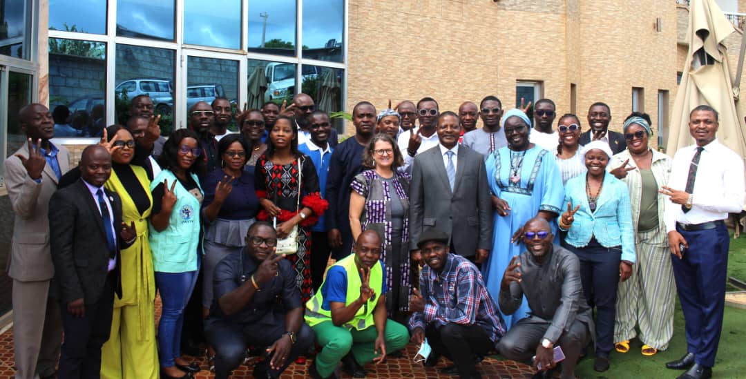 ajevoh's tweet photo. 1/2 #PACA: from October 16-17 in the suburb of #Nkometou. @ajevoh & several #OSC members of #PLAVOLCAM took part alongside officials from #DISJEV& #PNV,in the training of trainers workshop on the PACA (Participatory Analysis for Community Action)approach organized by @PeaceCorps. https://t.co/7jje1lJffI