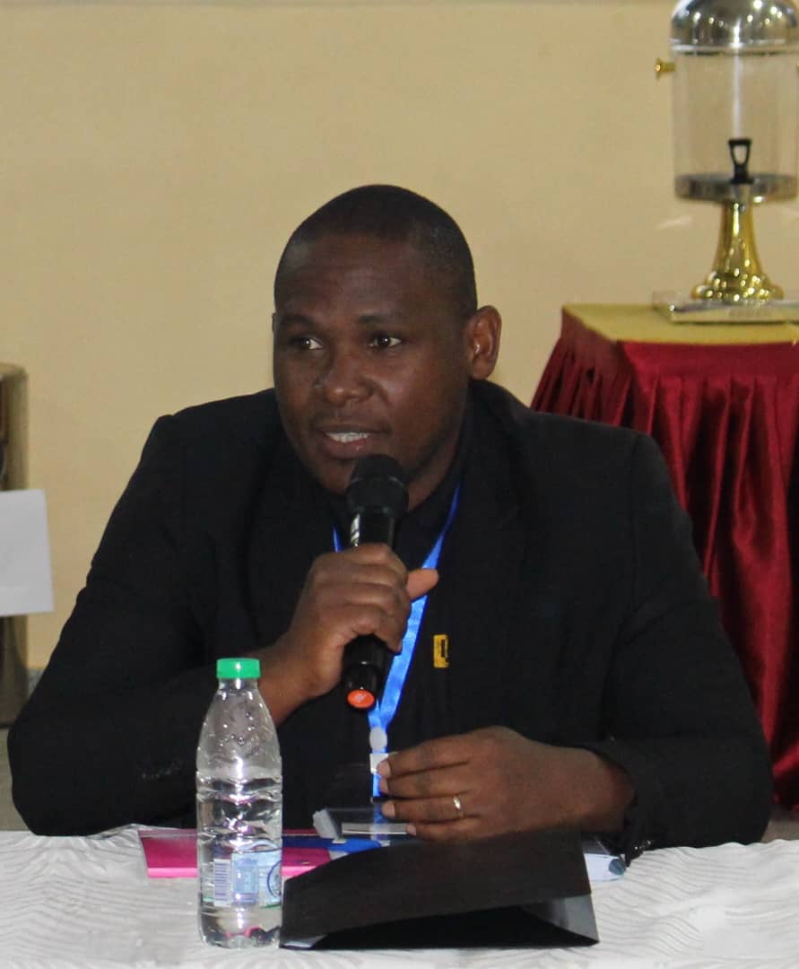 ajevoh's tweet photo. 1/2 #PACA: from October 16-17 in the suburb of #Nkometou. @ajevoh & several #OSC members of #PLAVOLCAM took part alongside officials from #DISJEV& #PNV,in the training of trainers workshop on the PACA (Participatory Analysis for Community Action)approach organized by @PeaceCorps. https://t.co/7jje1lJffI