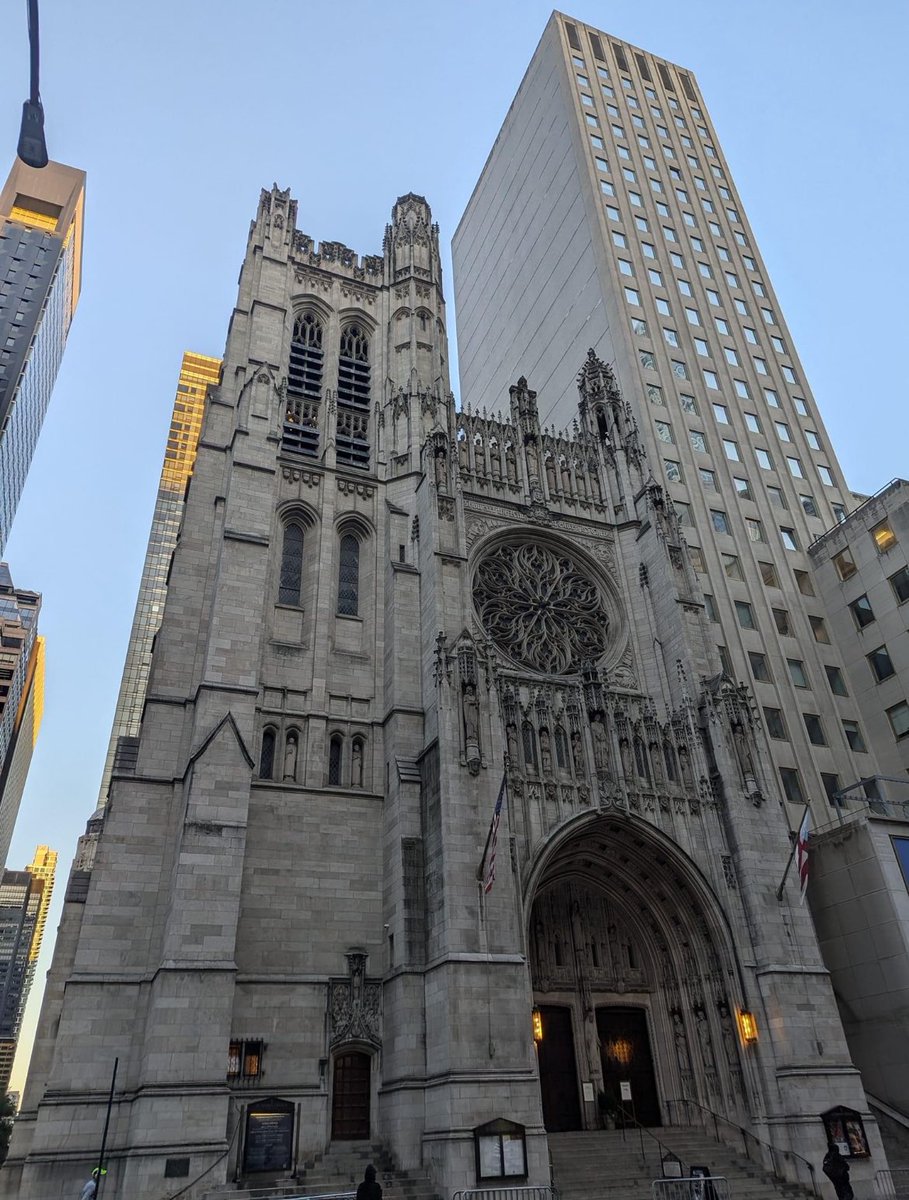 OStJUSA's tweet photo. The church is ready and people will be lining up for the procession soon! Our annual service of investiture and rededication starts at 10:00am EDT. You can stream it at https://t.co/g701OD64On
#ProFide
#ProUtilitateHominum
#OneStJohn
#NYCInvestiture2024 https://t.co/V3lvCLFxE7