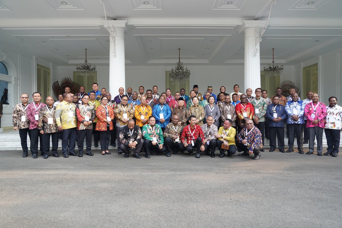 Pembangunan Papua bukanlah tugas yang instan. Setiap langkah yang diambil hari ini akan membentuk masa depan Papua. 

Marilah bersama-sama kita menjaga integritas dan komitmen untuk menciptakan Papua yang damai dan sejahtera.

Hal ini saya tegaskan pada pengarahan terkait