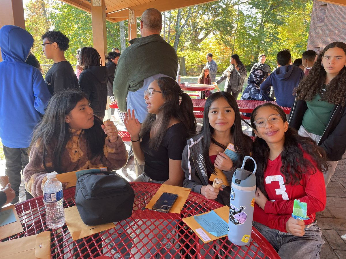 Jessica Showerda tweet media