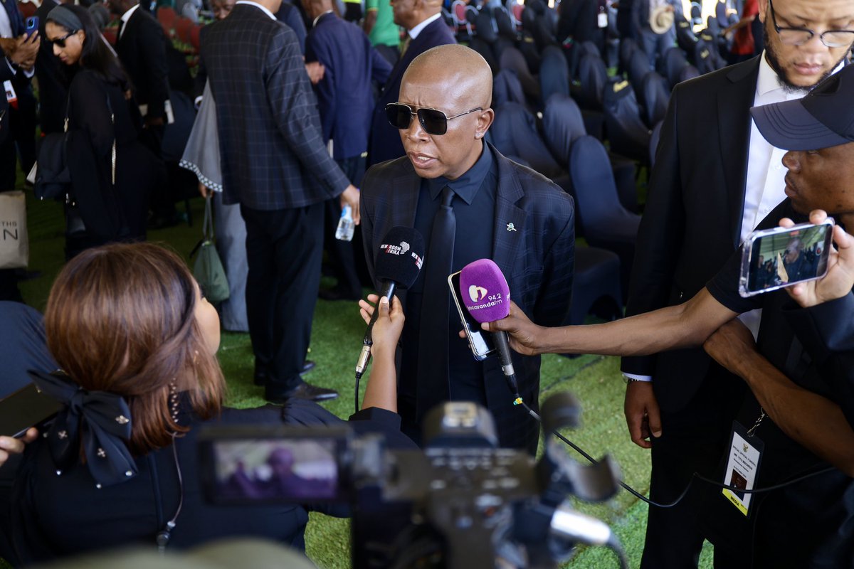 EFFSouthAfrica's tweet photo. CIC @Julius_S_Malema reflecting on the life of Dr Tito Mboweni with the media at Nkowankowa Stadium today.

Our profound condolences to his family and friends. #RIPTitoMboweni https://t.co/SWz5EllRBt