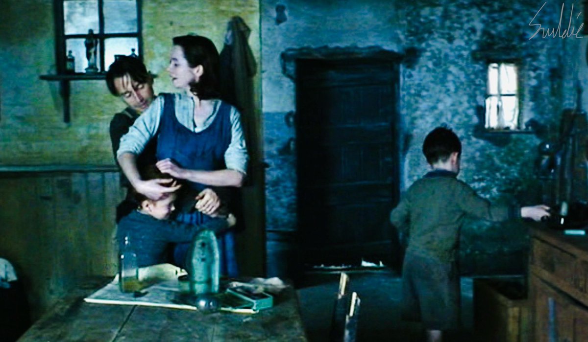 Sruldie's tweet photo. Still shots from the film:
Angela’s Ashes (1999) 🎥🍿🇮🇪
Dir. Alan Parker 🎬
Featured is Robert Carlyle, Joe Breen and Emily Watson!
#AngelasAshes #RobertCarlyle #JoeBreen #EmilyWatson #AlanParker https://t.co/VR7kcOqNix