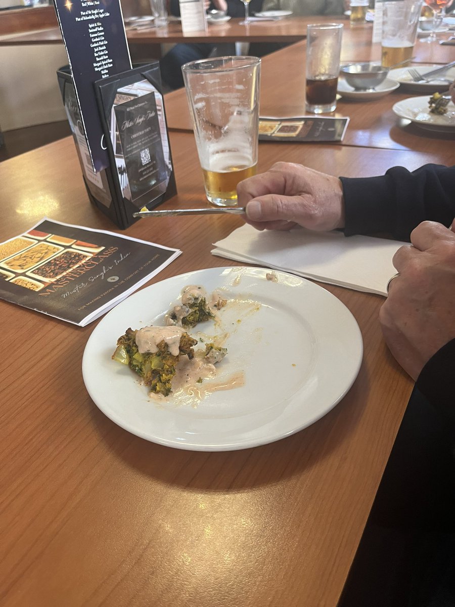 dee_laverty's tweet photo. At @MISTERSINGHS for a pakora masterclass @kevinbridges86 . Colin’s cooking up a storm #nochickpeashere #haggis https://t.co/9Mrujgth6I
