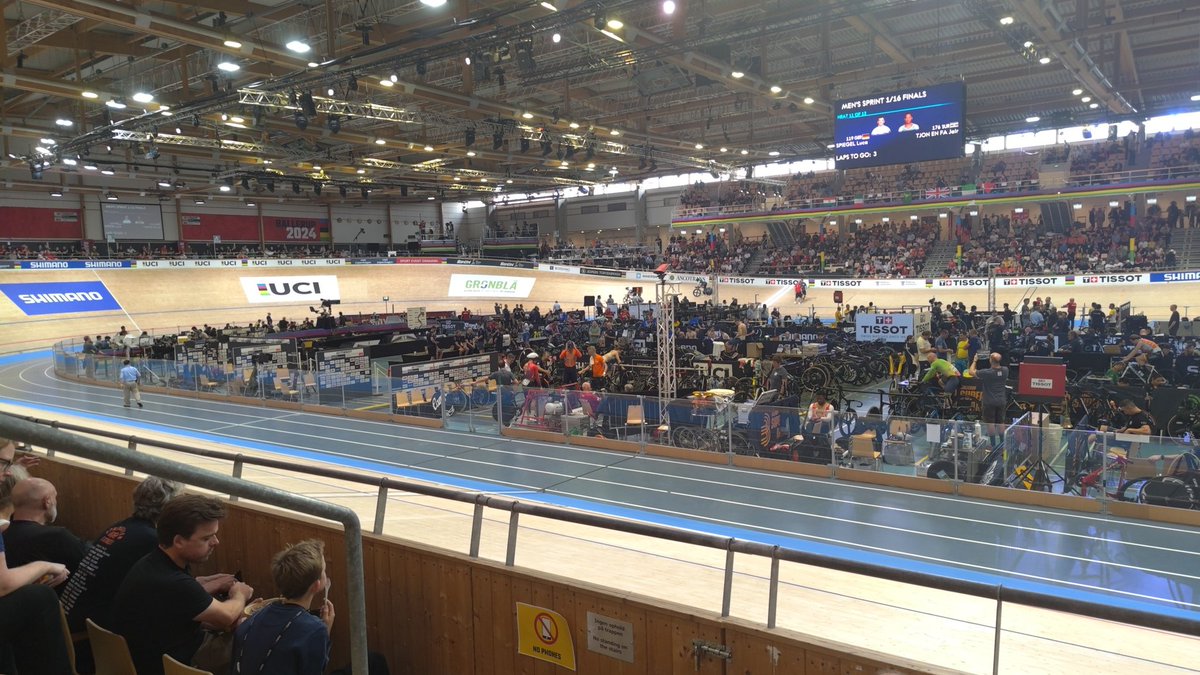 JESkovgaard's tweet image. Så skal vi fandme se folk der cykler i ring! VM i Banecykling er 🔥🔥
#Ballerup2024