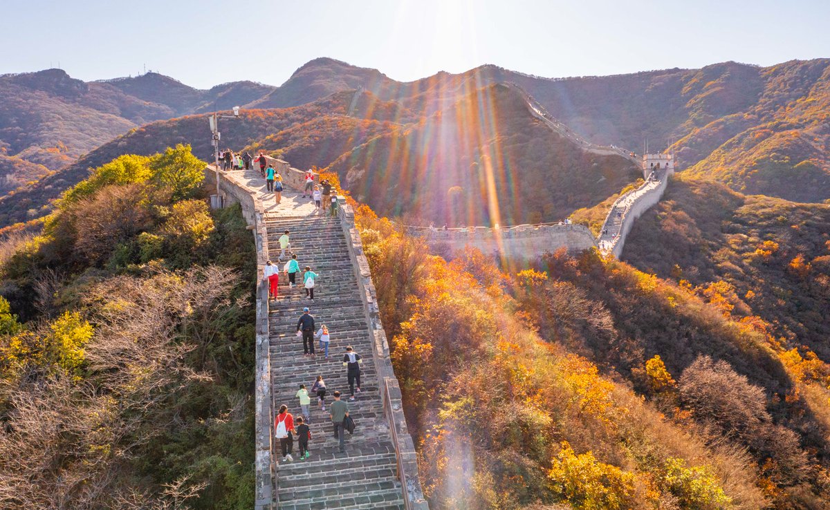 DailyBeijing's tweet photo. On Oct. 19, the two-day 2024 Autumn #Badaling Shixia Pass Great Wall Trail Race kicked off in #Beijing with a drumbeat. #chinatravel #beijingtravel #beijingtravellist #interestingbeijing #funinbeijing https://t.co/xlLavEPWCi