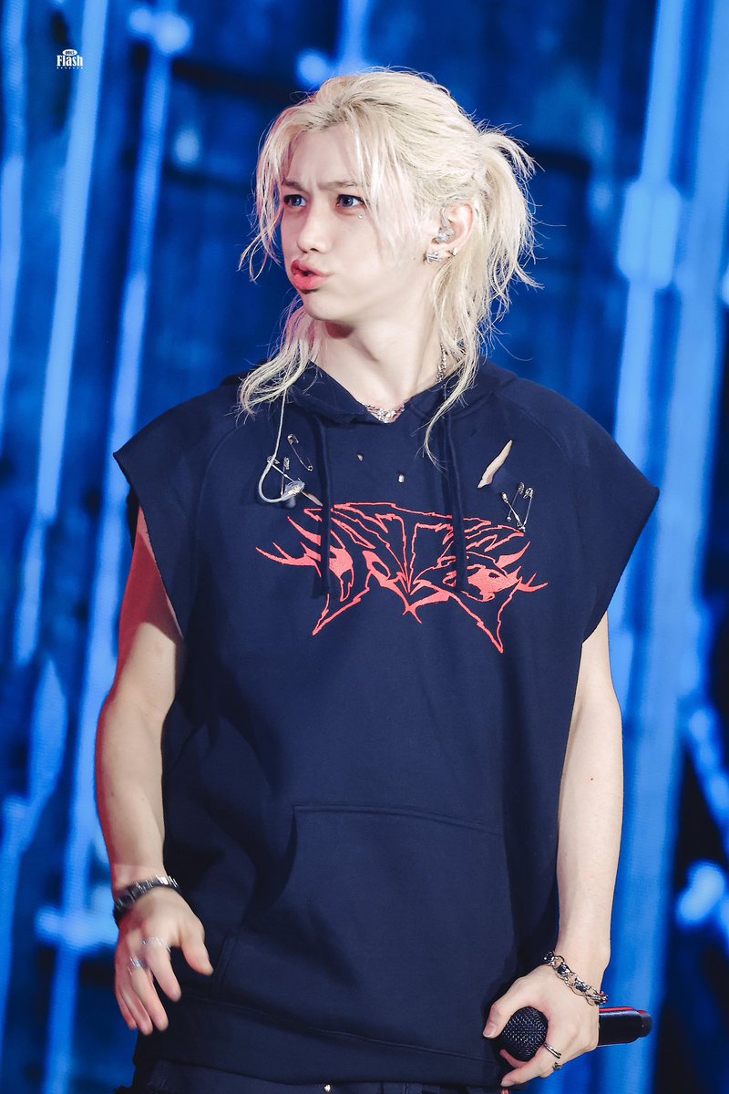 Flash_Felix0915's tweet photo. 241019｜dominATE Melbourne HD
cuteee🥺🫳🏻

#felix #필릭스 
#straykids     #스트레이키즈 https://t.co/p314HeHE3b