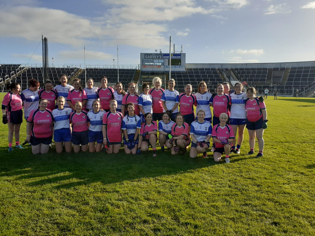 desmondsladies1's tweet photo. @KerryHomecoming @Kerry_Official @kerryladiesfoot @GaaDesmonds great day #mothersandothers https://t.co/9q32jWucPu