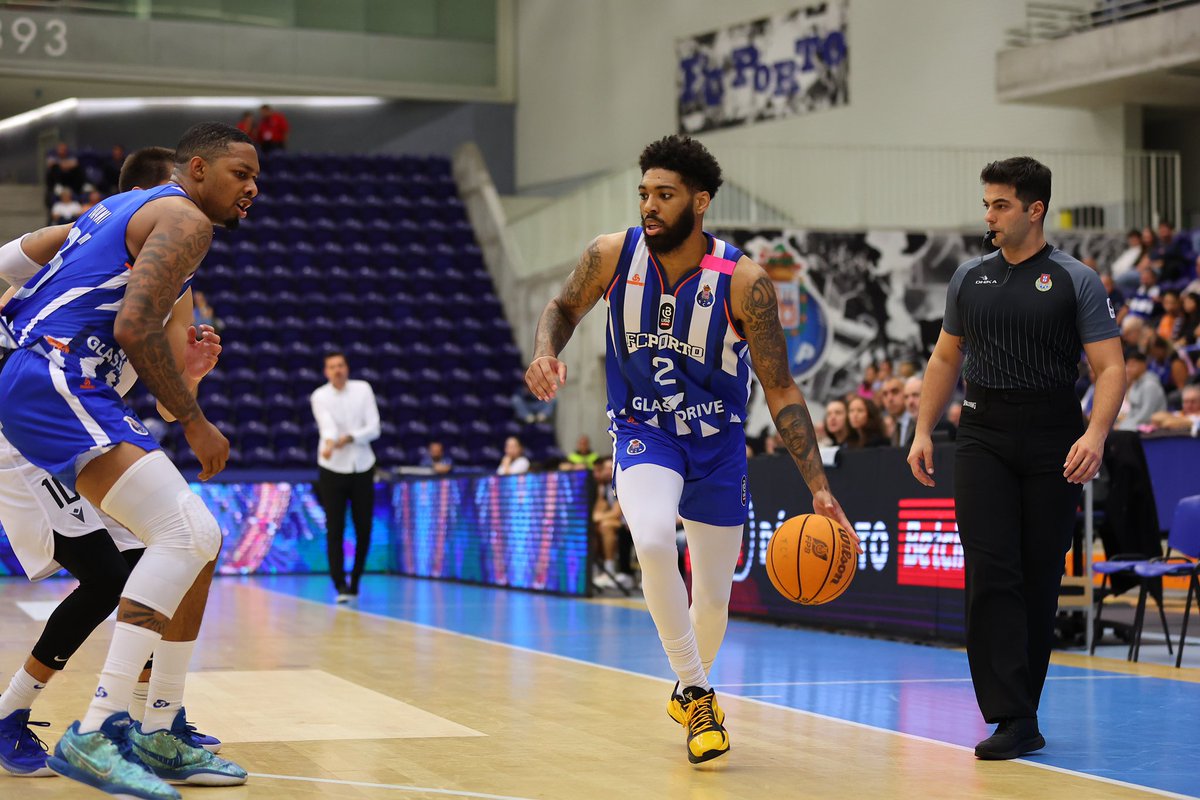 fpbasquetebol's tweet photo. 🏀 @FCPorto 88-80 @VitoriaSC1922 
🏆 Liga Betclic Masculina | Jornada 3️⃣
📍 Dragão Arena 
⭐️ Tanner Omlid (13pts, 10res, 2ast - 22val)
📊 https://t.co/BtHXEoCSH0

📸 FC Porto 

#SomosBasquetebol #LigaBetclicMasculina https://t.co/KVSlrXcwTB